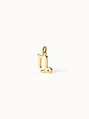 Steinbock Zodiac Charm von PURELEI, 18K goldvergoldeter Edelstahl, filigranes, minimalistisches Sternzeichen-Design, edel und zeitlos.