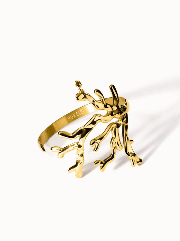 {"color":"Gold", "type":"lead_image"}